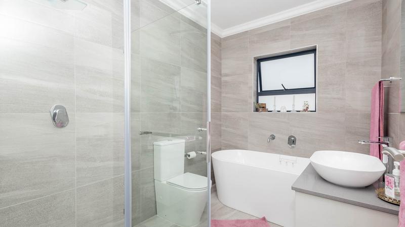 3 Bedroom Property for Sale in Sandy Point Western Cape